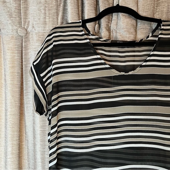 Soprano Black and Grey Stripe Short Sleeve Blouse Size Medium - Picture 3 of 13
